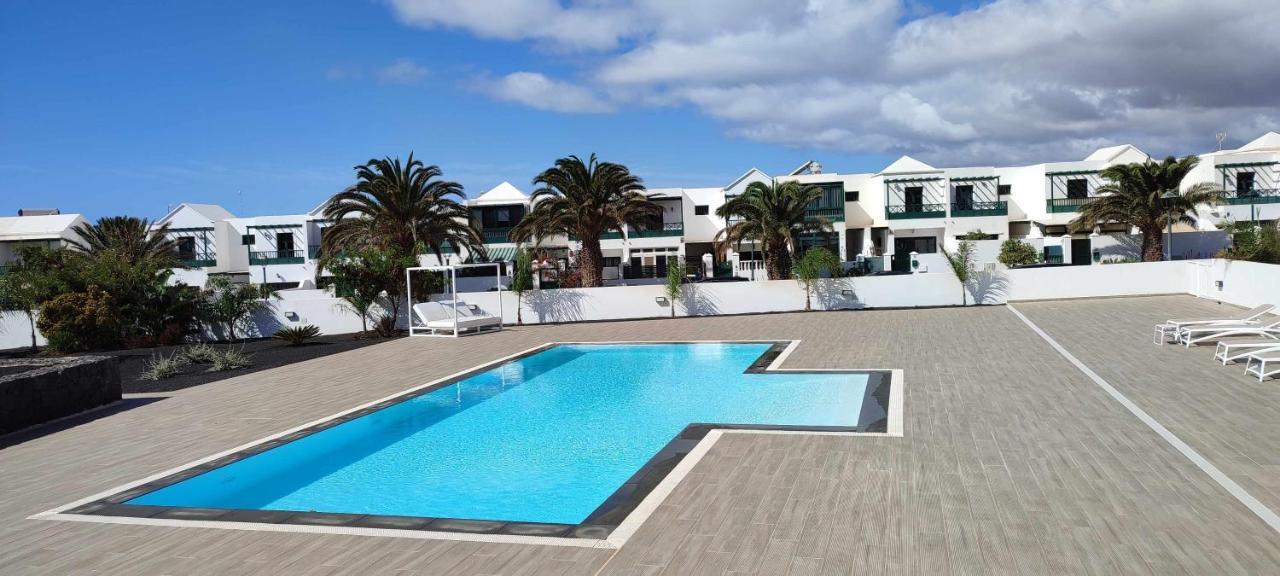 Luminosa Vivienda Vacacional Con Vista A La Piscina Costa Teguise Exterior photo